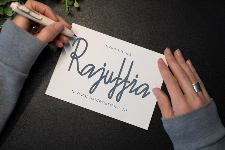 Preview of Rajuttia Font